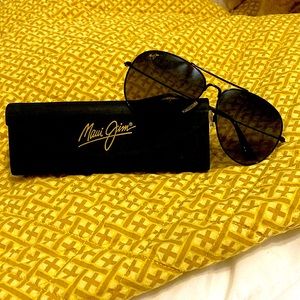 Maui Jim men’s 64-14-137 sunglasses and case.